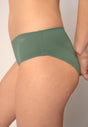 Nahaufnahme von einem Damen-Model, das HU seaweed mikrofaser Rio Slip trägt