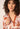 Nahaufnahme von einem Damen-Model, das HU rust floral aquarelle modal/viskose/tencel Nachthemd langarm trägt