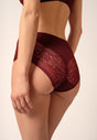 Nahaufnahme von einem Damen-Model, das HU cabernet mikrofaser Maxi Slip trägt