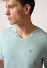 Nahaufnahme von einem Herren-Model, das HU almost sky baumwolle Shirt kurzarm trägt