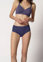 Vorderansicht von einem Damen-Model, das HU almost blue baumwolle Maxi Slip Doppelpack trägt