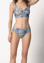 Vorderansicht von einem Damen-Model, das HU attentivesky flowers mikrofaser Rio Slip trägt