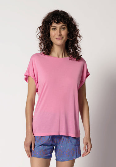 Vorderansicht von einem Damen-Model, das HU prisma pink modal/viskose/tencel Shirt kurzarm trägt