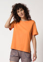 Vorderansicht von einem Damen-Model, das HU prisma apricot modal/viskose/tencel Shirt kurzarm trägt