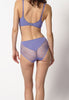 Rückansicht von einem Damen-Model, das HU prisma violet mikrofaser Maxi Slip trägt