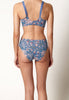 Rückansicht von einem Damen-Model, das HU lakeside dahlia mikrofaser Rio Slip trägt