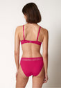Rückansicht von einem Damen-Model, das HU alp pink mikrofaser Schalen BH trägt