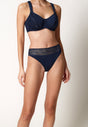 Vorderansicht von einem Damen-Model, das HU alp night mikrofaser Rio Slip trägt