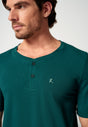 Nahaufnahme von einem Herren-Model, das HU deep teal baumwolle Shirt kurzarm trägt