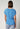 Rückansicht von einem Damen-Model, das HU azure blue modal/viskose/tencel Shirt kurzarm trägt