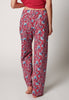 Rückansicht von einem Damen-Model, das HU red paisleyflowers modal/viskose/tencel Pants lang trägt