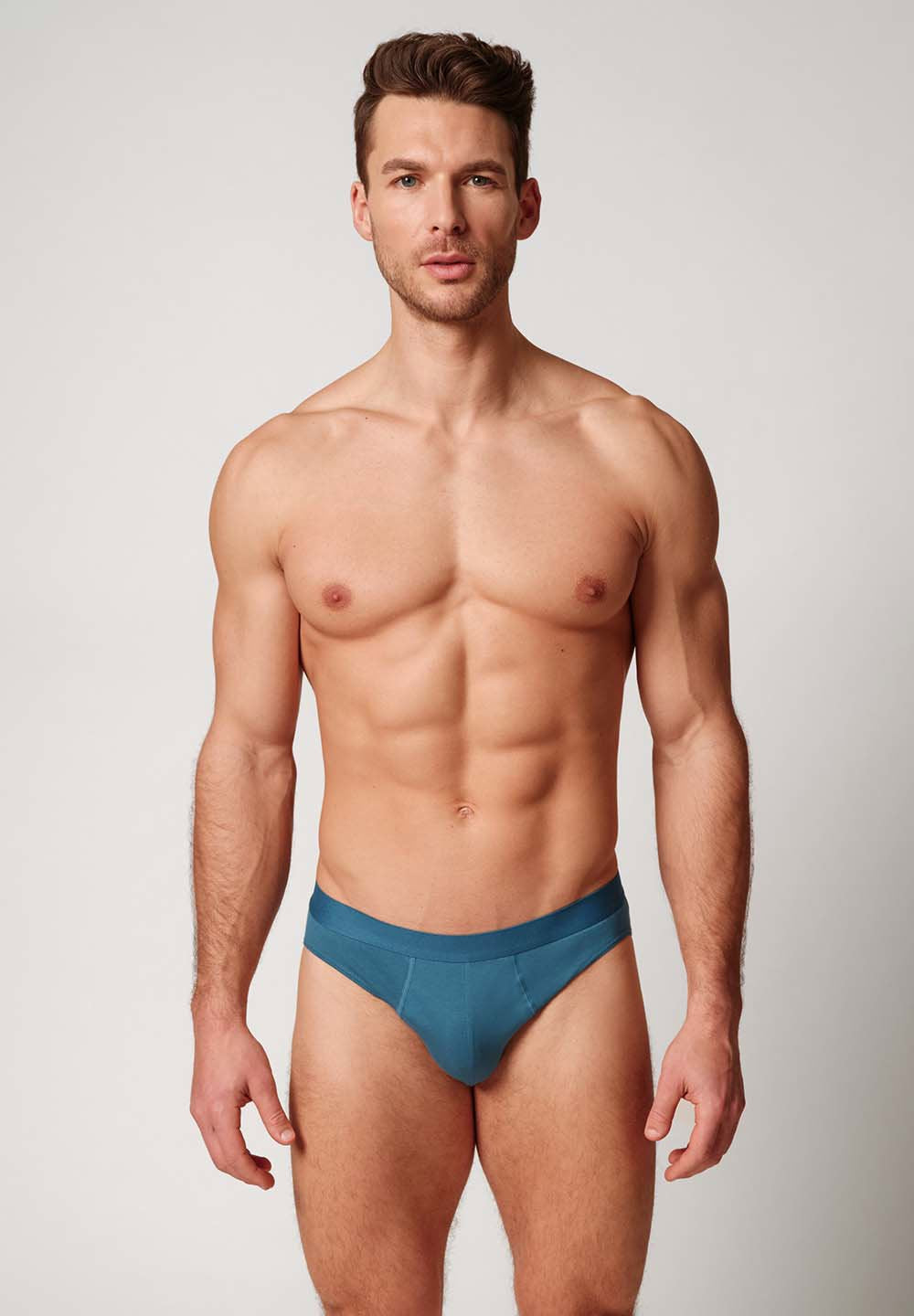 Vorderansicht von einem Herren-Model, das HU oceanview stripes selection baumwolle Slip Doppelpack trägt
