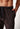 Nahaufnahme von einem Herren-Model, das HU baritone blue paisley baumwolle Hose lang trägt