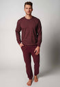 Vorderansicht von einem Herren-Model, das HU maroon banner minimal baumwolle Pyjama lang trägt