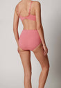 Rückansicht von einem Damen-Model, das HU brandied apricot baumwolle Maxi Slip Doppelpack trägt