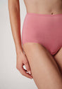 Nahaufnahme von einem Damen-Model, das HU brandied apricot baumwolle Maxi Slip Doppelpack trägt