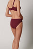 Rückansicht von einem Damen-Model, das HU maroon banner mikrofaser Rio Slip trägt