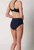 Rückansicht von einem Damen-Model, das HU baritone blue mikrofaser Maxi Slip trägt