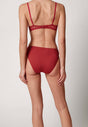Rückansicht von einem Damen-Model, das HU red dahlia mikrofaser Rio Slip trägt