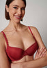 Nahaufnahme von einem Damen-Model, das HU red dahlia mikrofaser Push-up BH trägt