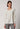 Vorderansicht von einem Damen-Model, das HU marshmallow baumwolle Shirt langarm trägt