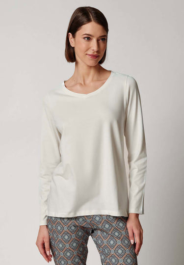 Vorderansicht von einem Damen-Model, das HU marshmallow baumwolle Shirt langarm trägt