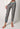 Vorderansicht von einem Damen-Model, das HU bark ornament modal/viskose/tencel Hose lang trägt