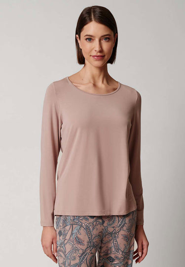 Vorderansicht von einem Damen-Model, das HU bark modal/viskose/tencel Shirt langarm trägt