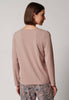 Rückansicht von einem Damen-Model, das HU bark modal/viskose/tencel Shirt langarm trägt