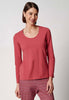 Vorderansicht von einem Damen-Model, das HU garnet rose baumwolle Shirt langarm trägt