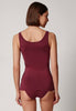 Rückansicht von einem Damen-Model, das HU maroon banner modal/viskose/tencel Tanktop trägt