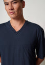 Nahaufnahme von einem Herren-Model, das HU outer space minimal baumwolle Pyjama kurz trägt