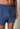 Nahaufnahme von einem Herren-Model, das HU ensign blue stripes baumwolle Boxershorts trägt