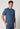 Vorderansicht von einem Herren-Model, das HU ensign blue baumwolle Shirt kurzarm trägt