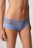 Nahaufnahme von einem Damen-Model, das HU lavender lustre mikrofaser Panty trägt