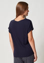 Rückansicht von einem Damen-Model, das HU baritone blue modal/viskose/tencel Shirt kurzarm trägt