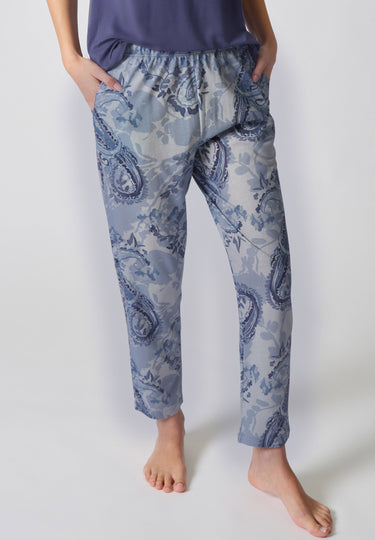 Vorderansicht von einem Damen-Model, das HU water paisley modal/viskose/tencel Hose 3/4 trägt