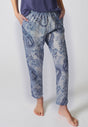 Vorderansicht von einem Damen-Model, das HU water paisley modal/viskose/tencel Hose 3/4 trägt