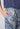Nahaufnahme von einem Damen-Model, das HU water paisley modal/viskose/tencel Hose 3/4 trägt