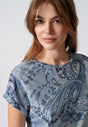 Nahaufnahme von einem Damen-Model, das HU water paisley baumwolle Nachthemd kurzarm trägt