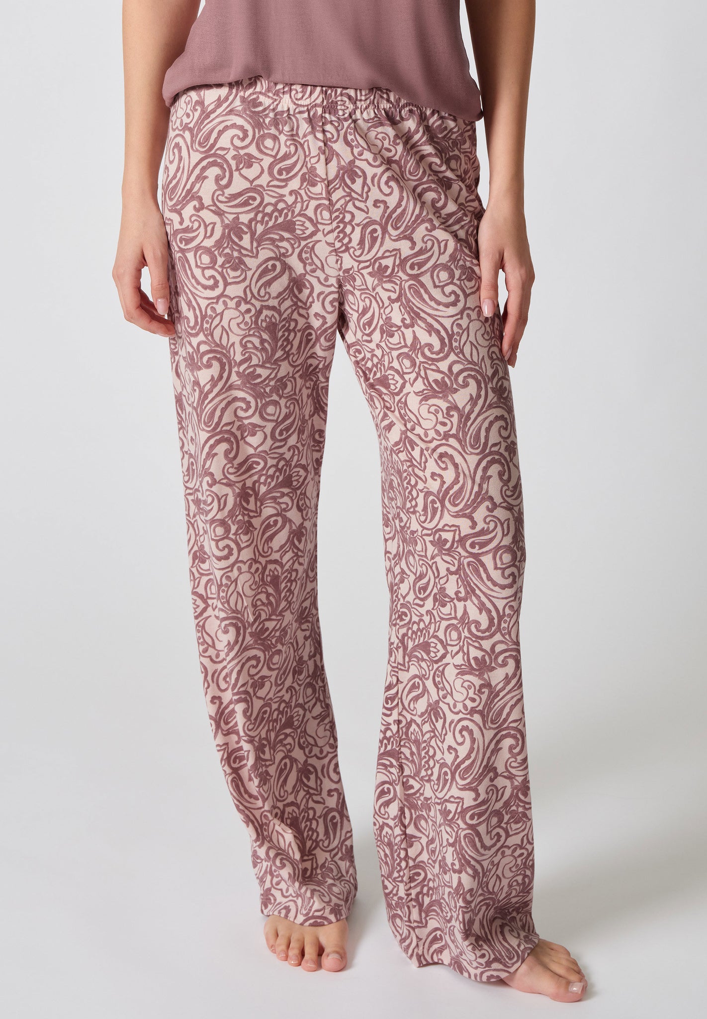 Vorderansicht von einem Damen-Model, das HU painted paisley baumwolle Hose lang trägt