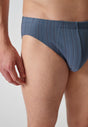 Nahaufnahme von einem Herren-Model, das HU china blue selection baumwolle Slip Doppelpack trägt