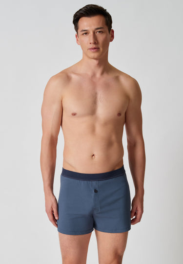 Vorderansicht von einem Herren-Model, das HU blue riffle baumwolle Boxershorts trägt