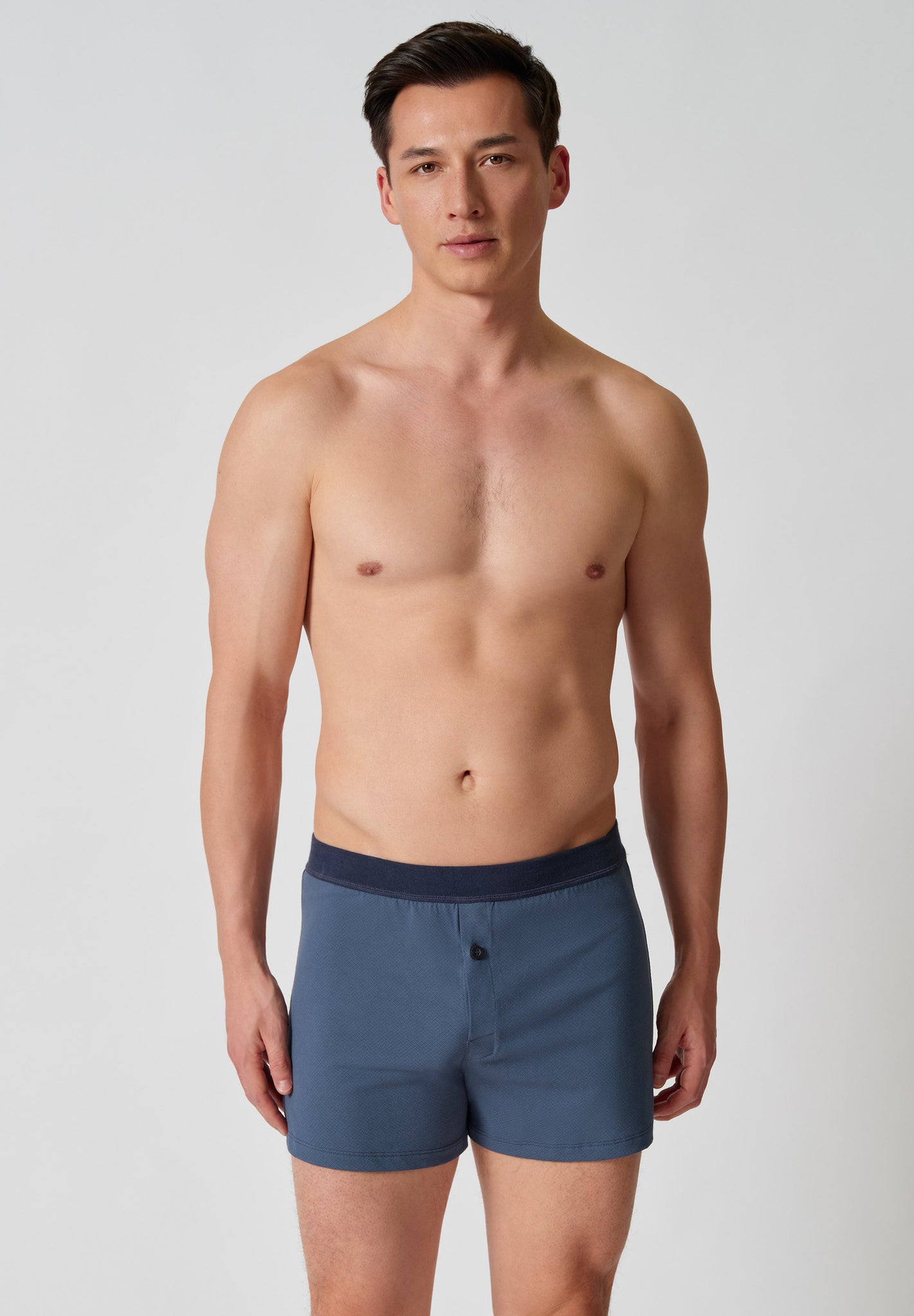 Vorderansicht von einem Herren-Model, das HU blue riffle baumwolle Boxershorts trägt