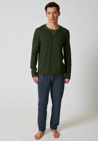 Vorderansicht von einem Herren-Model, das HU duffle bag baumwolle Pyjama lang trägt