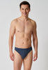Vorderansicht von einem Herren-Model, das HU dark denim modal/viskose/tencel Slip trägt