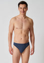 Vorderansicht von einem Herren-Model, das HU dark denim modal/viskose/tencel Slip trägt