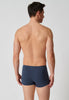 Rückansicht von einem Herren-Model, das HU dark denim modal/viskose/tencel Pants trägt