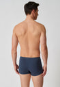 Rückansicht von einem Herren-Model, das HU dark denim modal/viskose/tencel Pants trägt