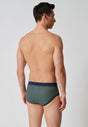 Rückansicht von einem Herren-Model, das HU duffle bag minimal baumwolle Slip mit Eingriff trägt